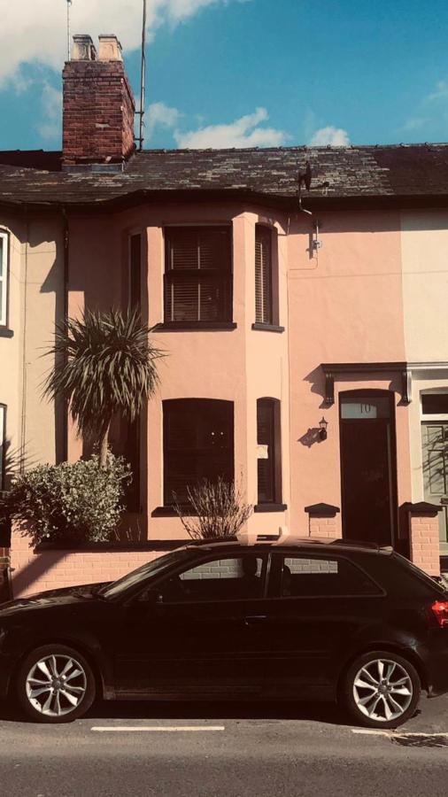 Suffolk Pink House, Newmarket Town Centre Homestay