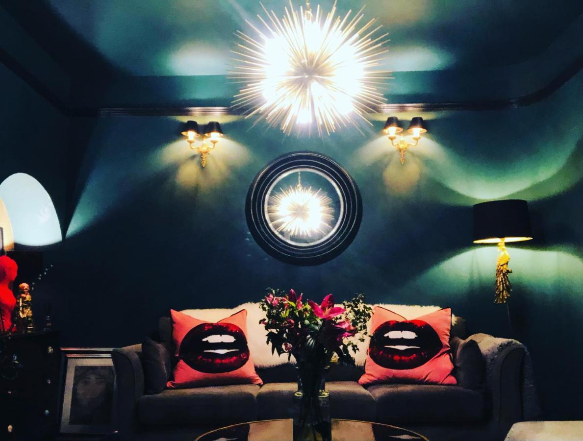 Suffolk Pink House, Newmarket Town Centre Homestay *