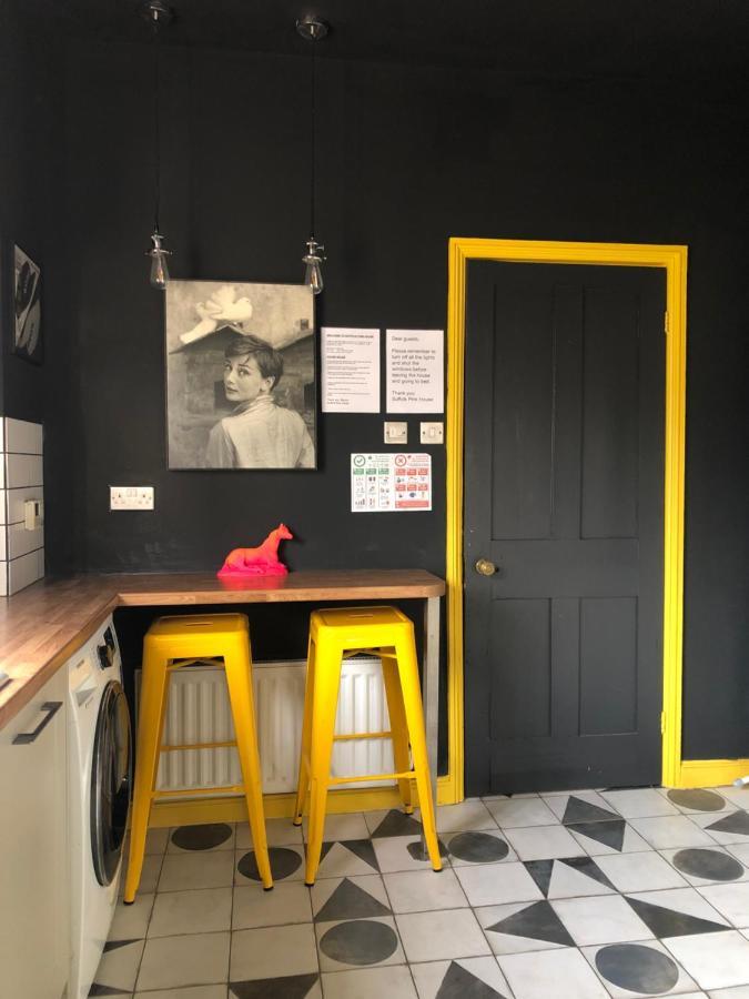 Suffolk Pink House, Newmarket Town Centre Homestay *