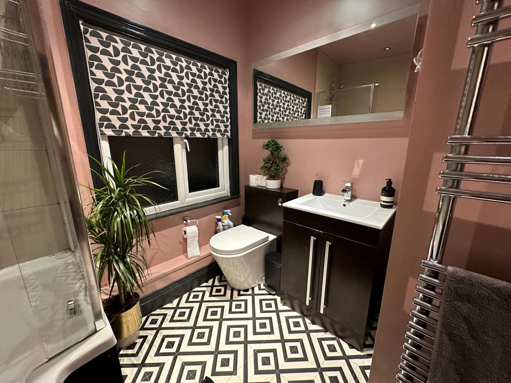 Suffolk Pink House, Newmarket Town Centre Homestay